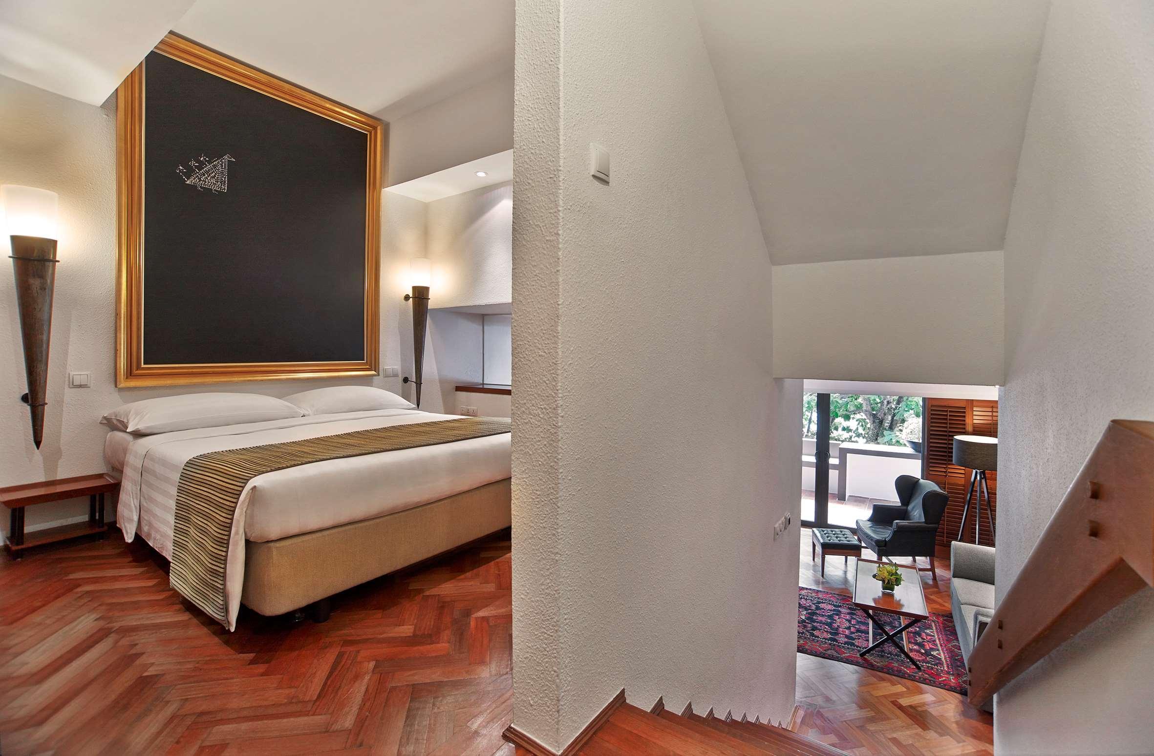 Goodwood Park Hotel Singapore Eksteriør billede A suite at the hotel