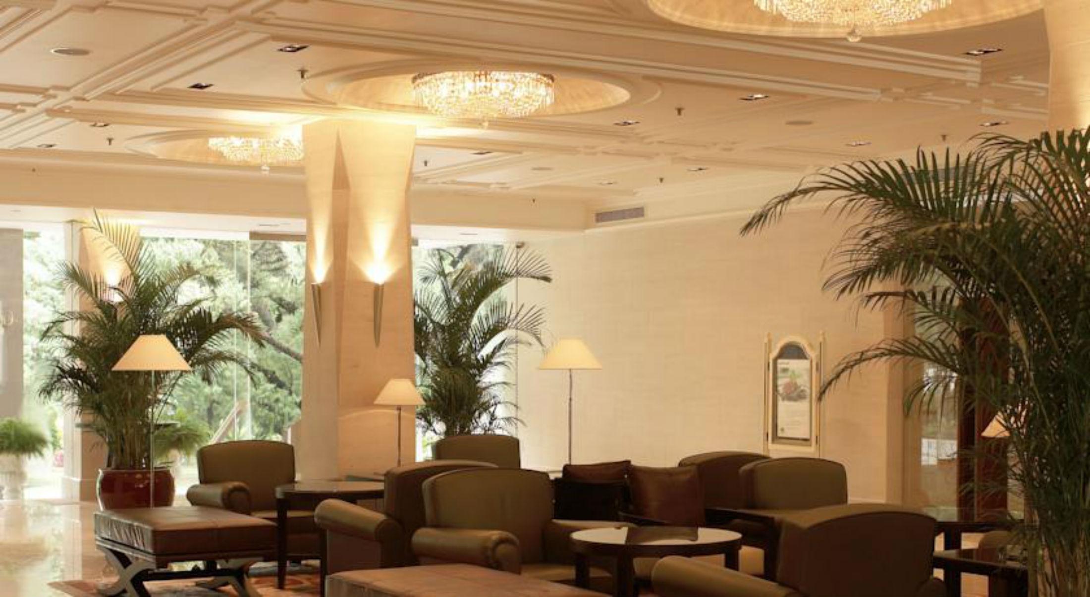 Goodwood Park Hotel Singapore Eksteriør billede The lobby of the hotel