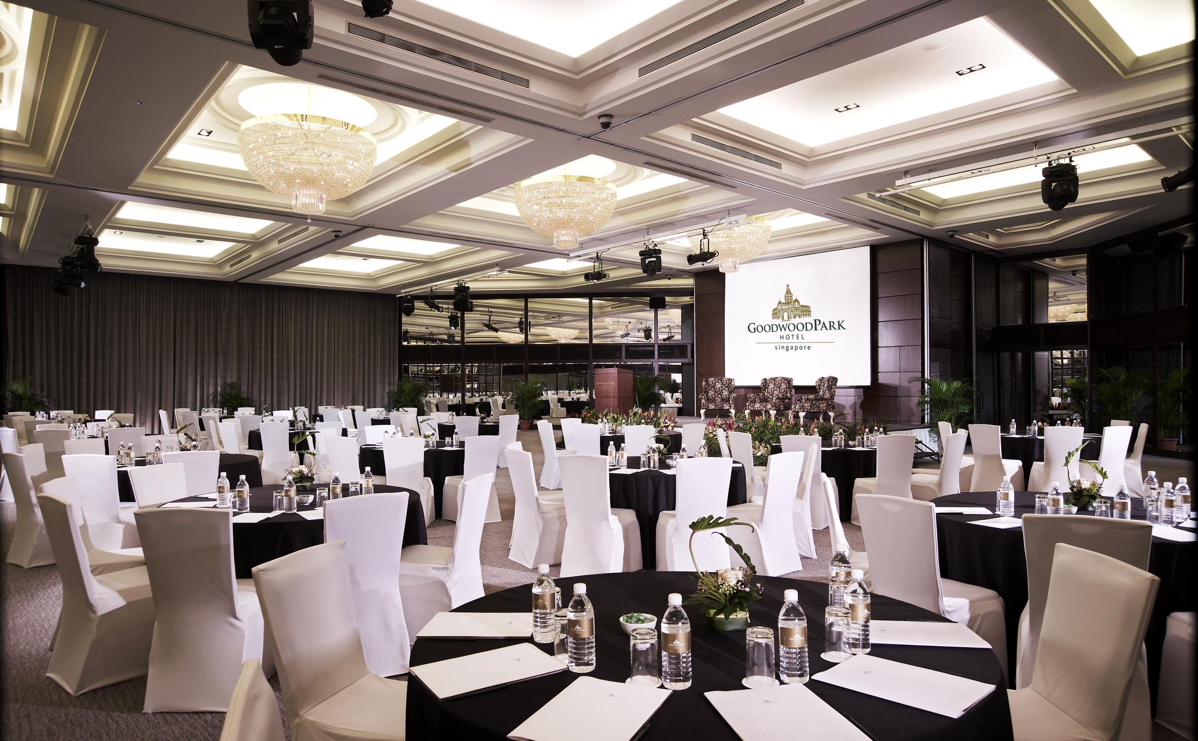 Goodwood Park Hotel Singapore Eksteriør billede The ballroom at the hotel