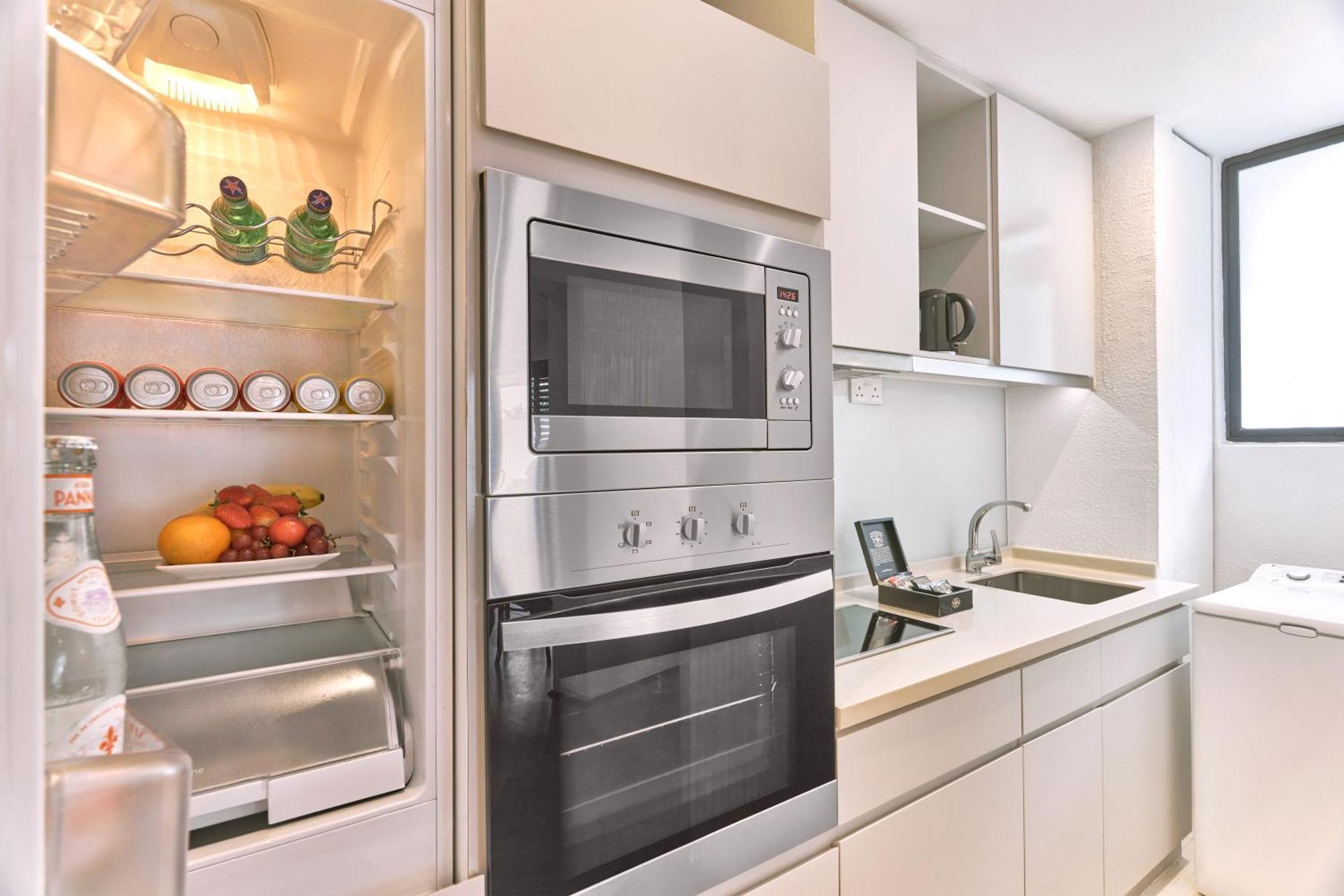 Goodwood Park Hotel Singapore Værelse billede A modern kitchen