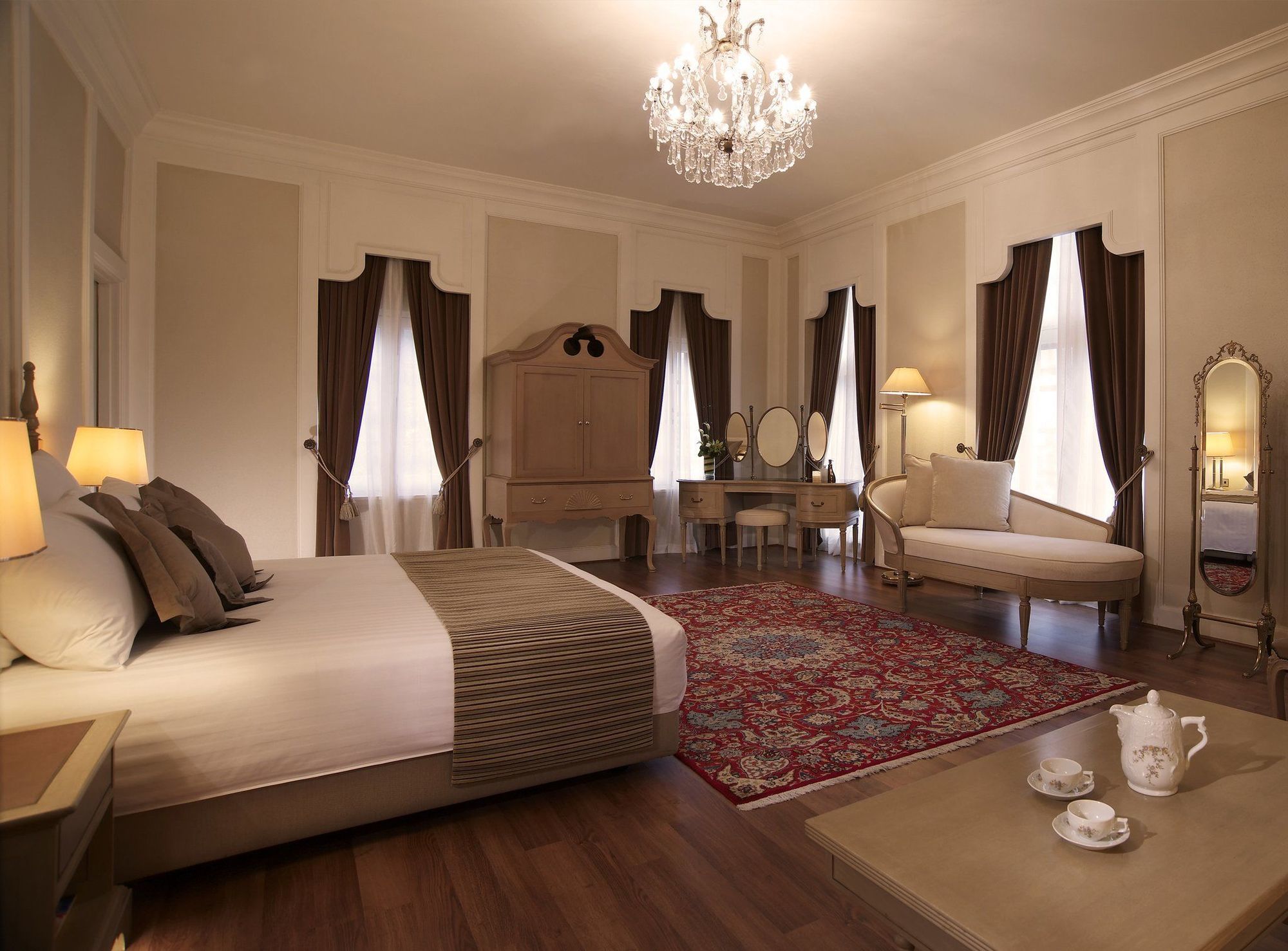 Goodwood Park Hotel Singapore Værelse billede A suite at the hotel